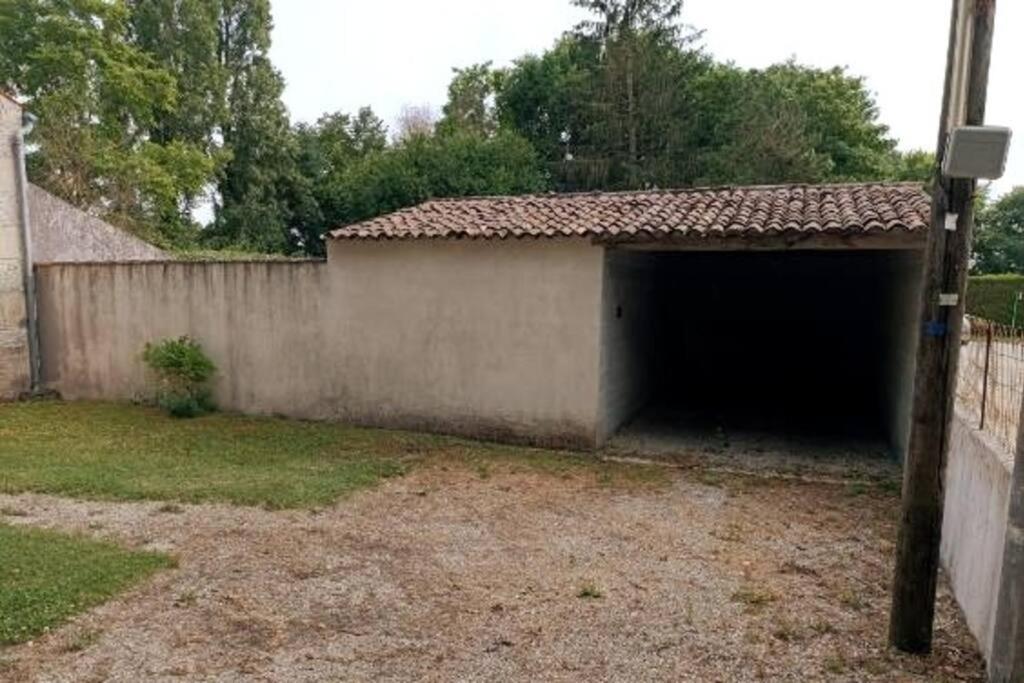 La Petite Maison Matha Bagian luar foto