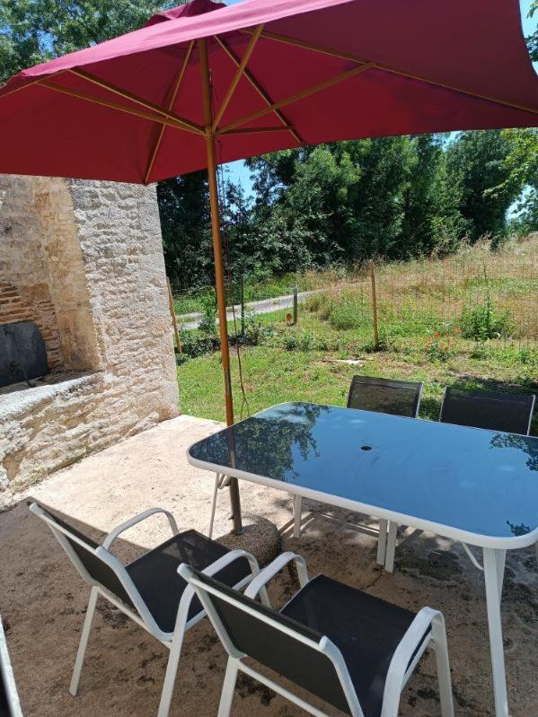 La Petite Maison Matha Bagian luar foto