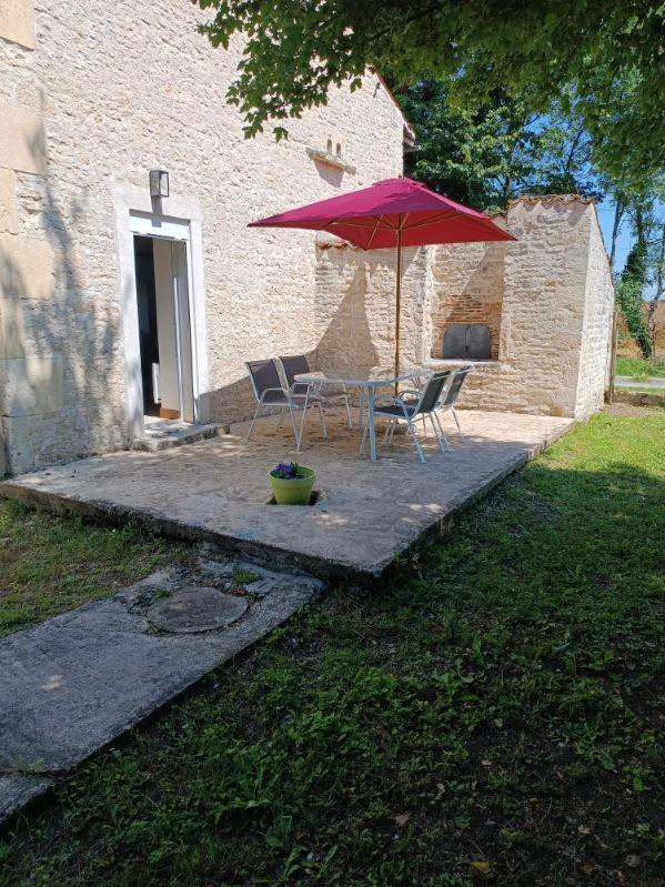 La Petite Maison Matha Bagian luar foto