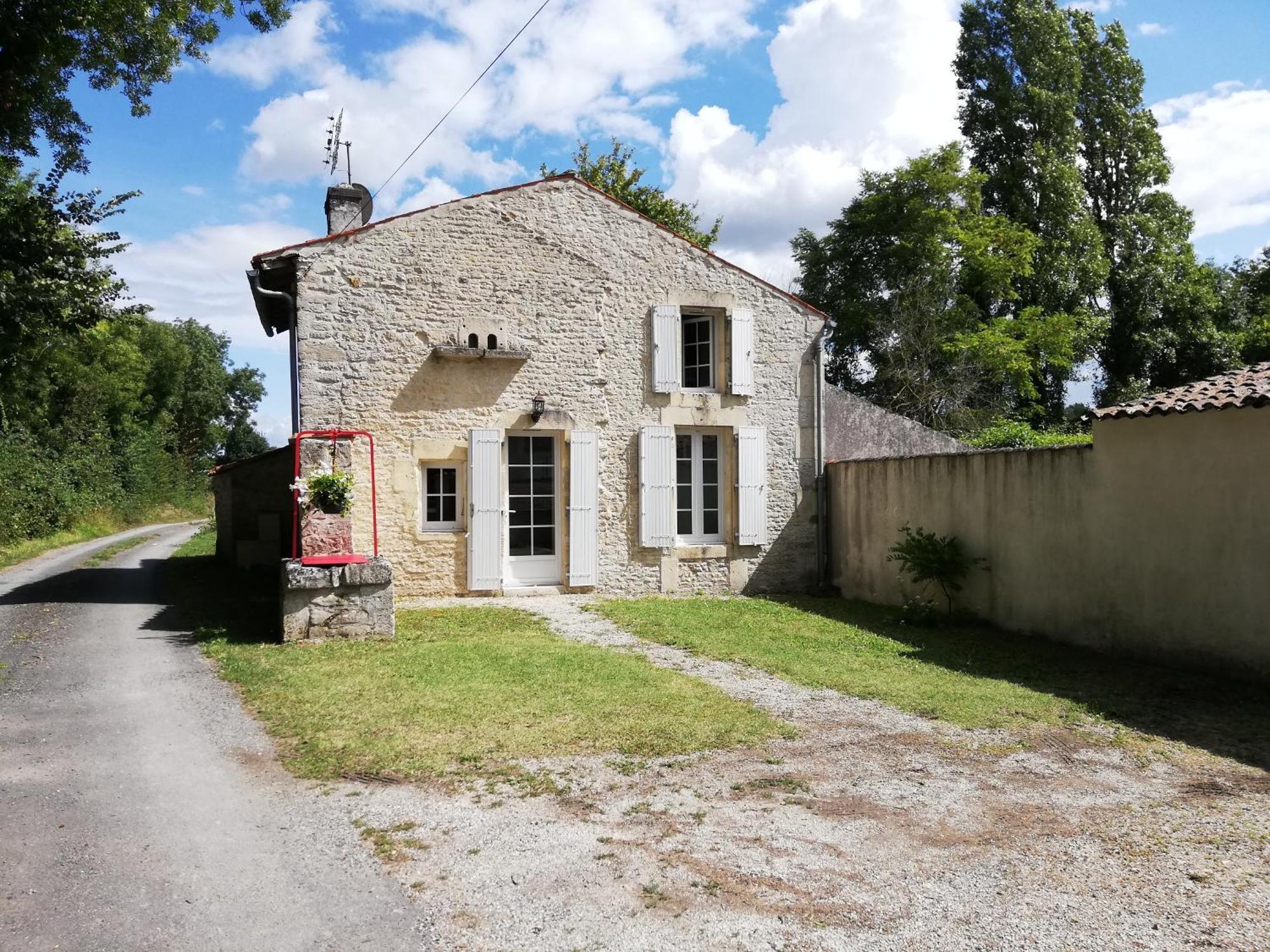 La Petite Maison Matha Bagian luar foto