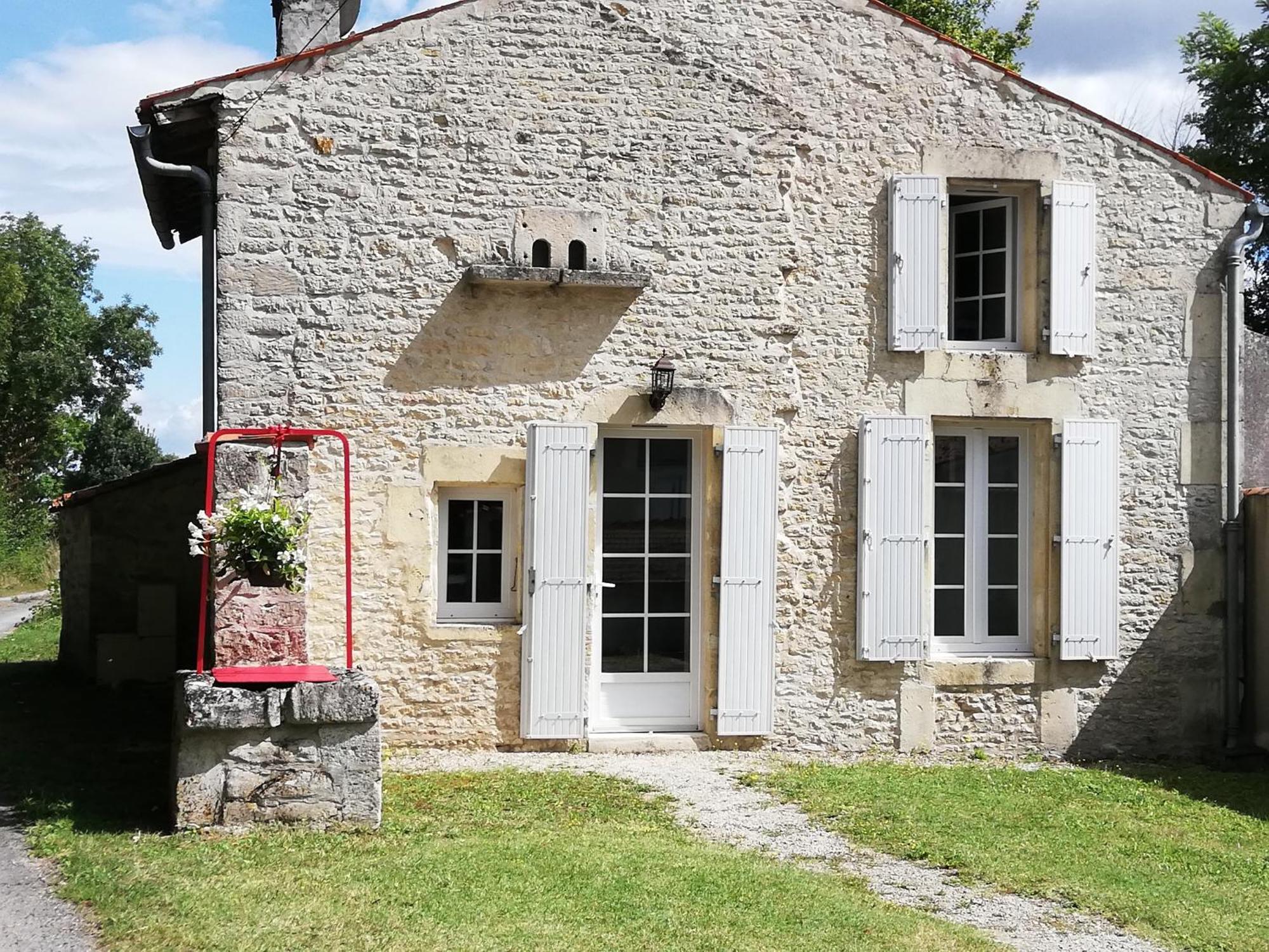 La Petite Maison Matha Bagian luar foto